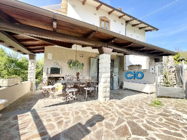 Foto Villa singola a Camugnano Centro di 128 m² con 6 locali in vendita