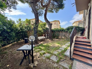 Foto Appartamento a Livorno Ardenza di 90 m² con 4 locali in vendita