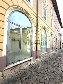 Foto Locale commerciale a Senigallia Centro Storico di 28 m² con 1 locali