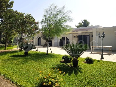 Foto Villa singola in corso cesare vergine 0, Tuglie di 130 m² con 5 locali