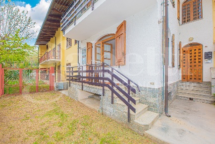 Foto Appartamento in Via Borgata Tunin 30, Giaveno Pontepietra di 102 m²