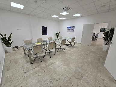 Foto Ufficio in Via Lincoln 21, Palermo Kalsa di 250 m² con 9 locali