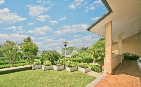 Foto Appartamento in STRADA SANTA VITTORIA, Moncalieri di 250 m² in vendita