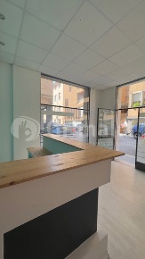 Foto Negozio in garibaldi, Foligno Centro Storico di 65 m² con 2 locali