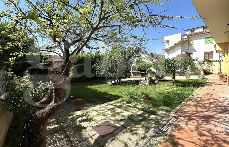 Foto Casa indipendente in Via MASSA D'ALBE 14, Avezzano Centro di 480 m²