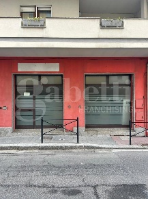 Foto Negozio in Via RICOVERO 74, Oristano Centro di 136 m² con 1 locali