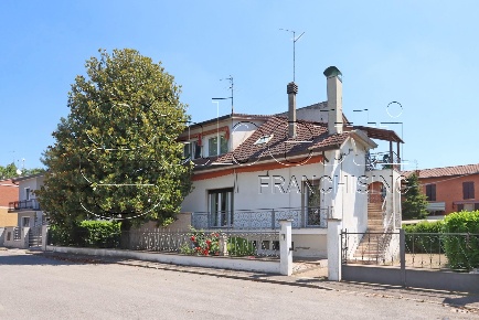 Foto Appartamento a Ferrara Comacchio di 137 m² con 7 locali in vendita