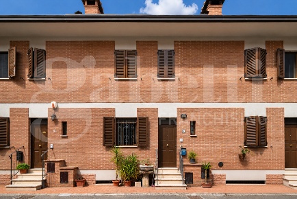 Foto Casa indipendente in Via Lorenzo Perosi 4, Assisi Zona Nuova di 220 m²