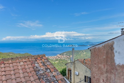 Foto Appartamento in Via Santa Croce, Marciana Centro di 90 m² con 4 locali