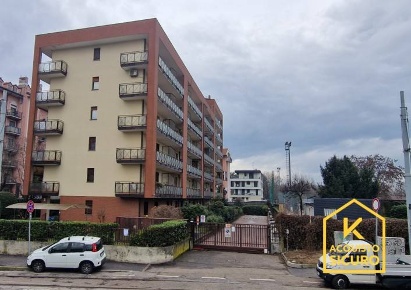 Foto Posti auto in Via Comasina, Milano Comasina di 16 m² con 1 locali