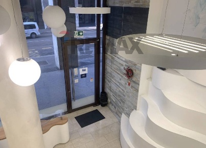 Foto Negozio in via Gonzaga 5, Milano Duomo di 111 m² con 3 locali