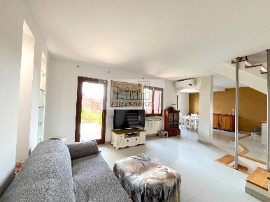 Foto Villa a schiera a Capena Bivio Di Capanelle di 163 m² con 5 locali