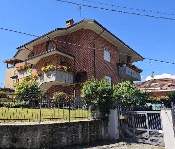 Foto Case semi ndipendenti in via Piave 53, Rosta di 380 m² con 14 locali