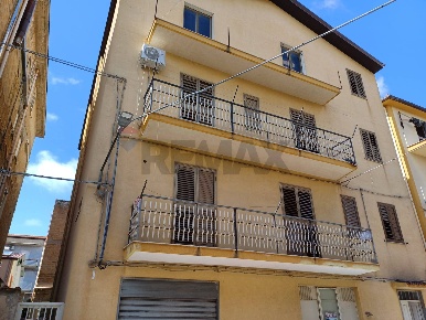 Foto Appartamento in Viale Europa 41, Favara di 160 m² con 7 locali