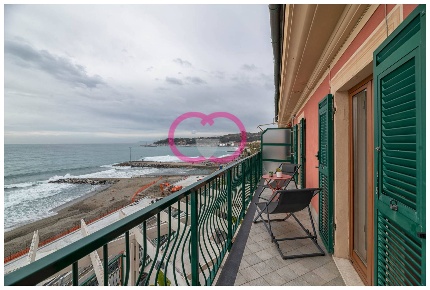Foto Appartamento in Via Mameli, Varazze Centro di 100 m² con 5 locali