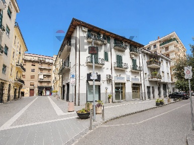 Foto Appartamento in via molinella 1/b, Cosenza Centro di 171 m² in vendita