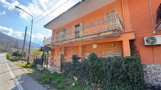 Foto Case semi ndipendenti in via gaudi, Monteforte Irpino Centro di 150 m²