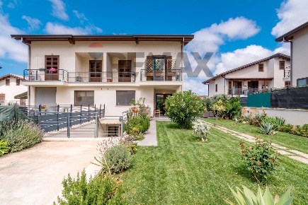 Foto Villa unifamiliare in Via Faraona 10, Villabate di 176 m² con 7 locali