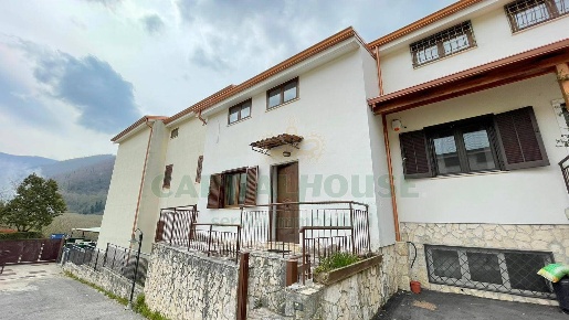 Foto Villa a schiera in VIA GAUDI, Monteforte Irpino Centro di 120 m²