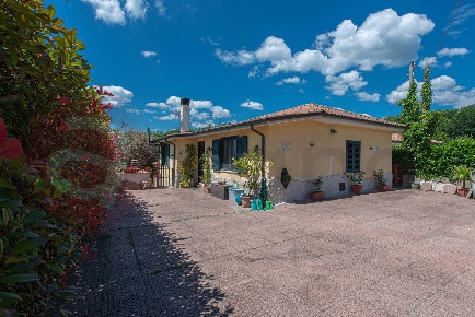 Foto Casa indipendente in Via Pozzillo, Sora di 120 m² con 7 locali