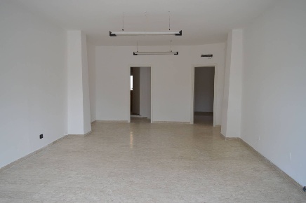 Foto Locale commerciale in VIA ROSSETTI 67, Vasto di 67 m² con 2 locali