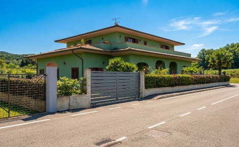Foto Villa unifamiliare in Loc Camerone, Manciano di 270 m² con 11 locali