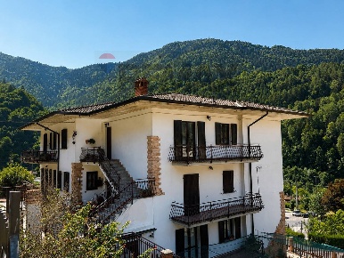 Foto Appartamento in Via Torrazzo 3, Bovegno Centro di 95 m² con 3 locali