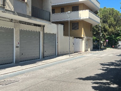Foto Posti auto in Via Caduta Del Forte 30, Pescara di 38 m² con 2 locali