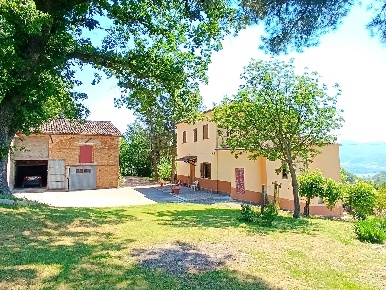 Foto Casa indipendente in via fontevecchia, Fabriano di 300 m² in vendita