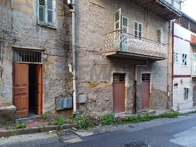 Foto Casa indipendente a Favara di 250 m² con 15 locali in vendita