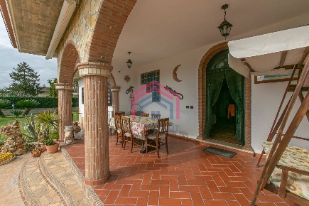 Foto Villa unifamiliare in via stromboli 8, Aprilia di 150 m² con 4 locali