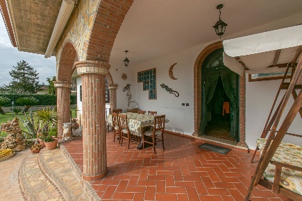 Foto Villa unifamiliare in via stromboli 8, Aprilia di 150 m² con 4 locali
