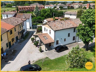 Foto Villa a schiera in Via Confine Inferiore 141 - 143, Molinella