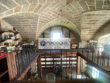 Foto Locale commerciale in Via Ospedale 20, Maglie di 196 m² con 4 locali