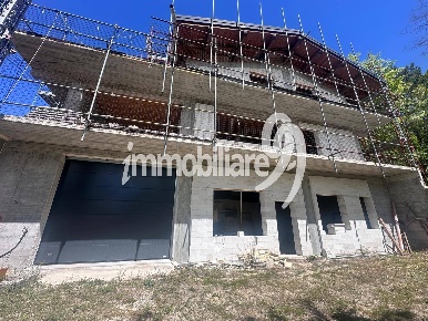 Foto Villa unifamiliare in via Amicis, Pizzoli Centro di 400 m² in vendita