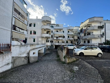 Foto Posti auto in Via Quasimodo 10, Vieste Centro di 40 m² con 1 locali