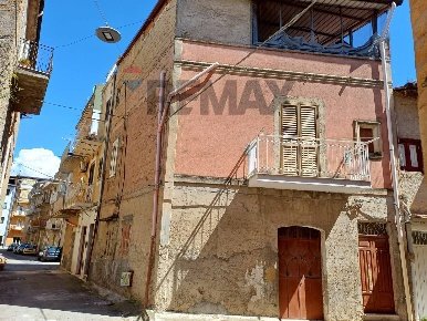 Foto Casa indipendente in Quintino Sella 12, Favara di 120 m² con 5 locali