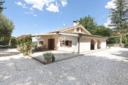 Foto Villa unifamiliare in Strada Romana, Viterbo Bagnaia - La Quercia