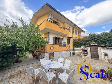 Foto Villa unifamiliare in VIA CIRCUMVALAZIONE, Vitulazio di 160 m²