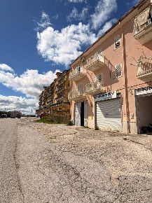Foto Locale commerciale in VIA ANTONIO DE CURTIS 4, Canicattì di 270 m²
