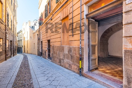 Foto Locale commerciale a Cagliari Castello di 45 m² con 2 locali