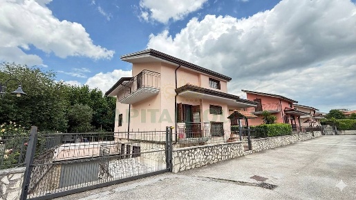 Foto Villa unifamiliare in via rivarano, Monteforte Irpino di 200 m²