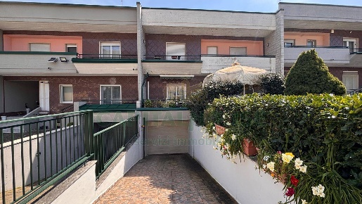 Foto Villa a schiera in via prima traversa taverna campanile, Centro