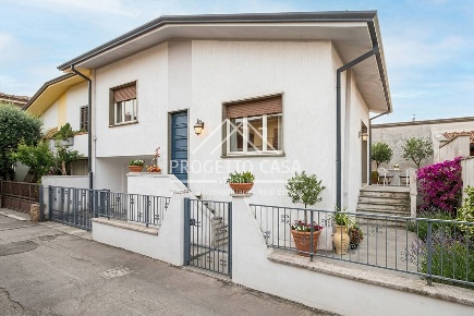Foto Casa indipendente in VIA NAZZARIO SAURO TORRE DEL LAGO, Viareggio