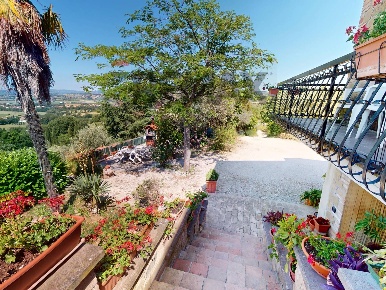 Foto Casa indipendente in frazione rocca sant angelo, Assisi di 228 m²