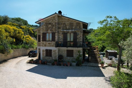 Foto Casa indipendente in Frazione Rocca Sant' Angelo 6, Assisi di 228 m²