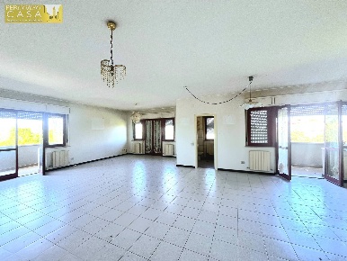 Foto Appartamento in VIA G. ROSSA, Sant'Omero Garrufo di 135 m² in vendita