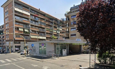 Foto Locale commerciale in Via Baldo Degli Ubaldi 286, Roma di 65 m²