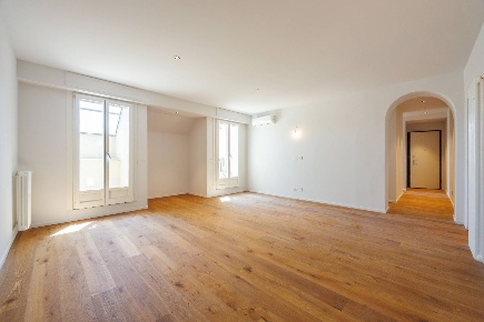 Foto Appartamento in Via Carlo Alberto, Torino Via Roma di 103 m²
