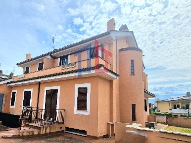Foto Case semi ndipendenti in VIA GARIGLIANO 93, Ardea di 113 m² in vendita